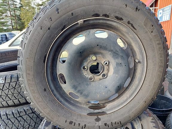 5x100 6x15" Peltivanteet ja 195/65R15 Michelin nastarenkaat 4kpl
