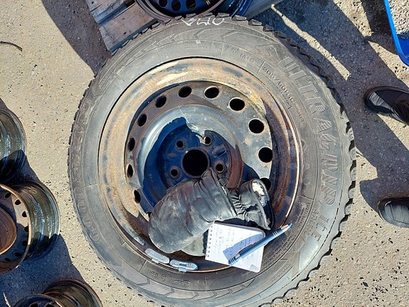 Goodyear 205/60R16 nastarenkaat ja 5x114,3 vanteet 1kpl