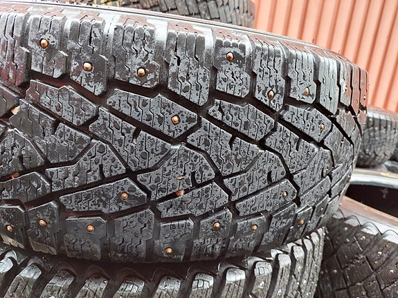 215/65R16C Nokian nastarengas 1kpl