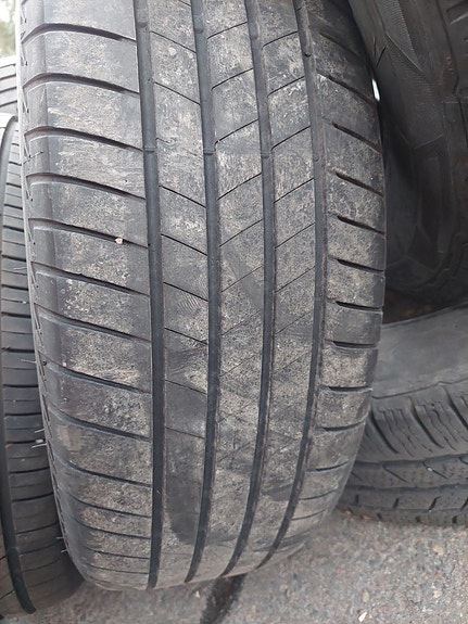 Bridgestone 235/60R18