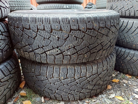 235/65R16C Nokian nastarenkaat 2kpl