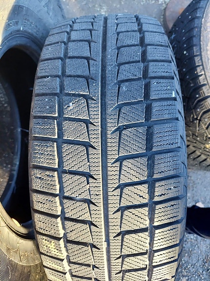225/55R17 Goodride kitkarengas
