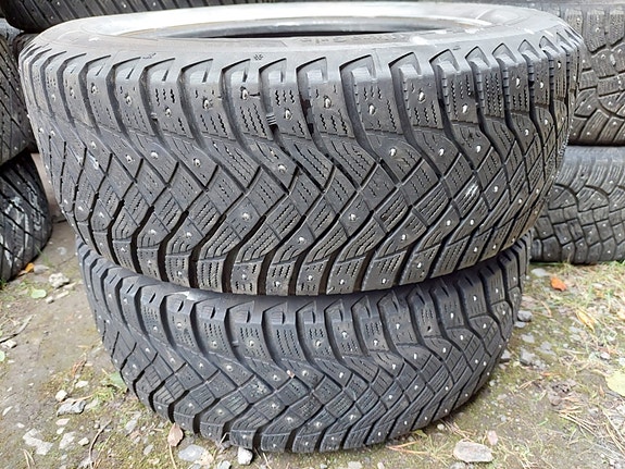 225/55R17 Goodyear nastarenkaat 2kpl
