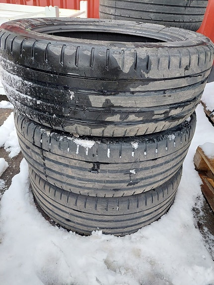 235/55R19 Nokian Hakka black 2 suv