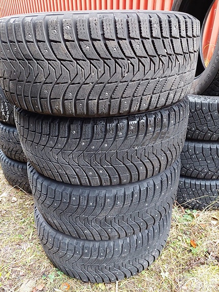 245/45R17 Michelin nastarenkaat 4kpl