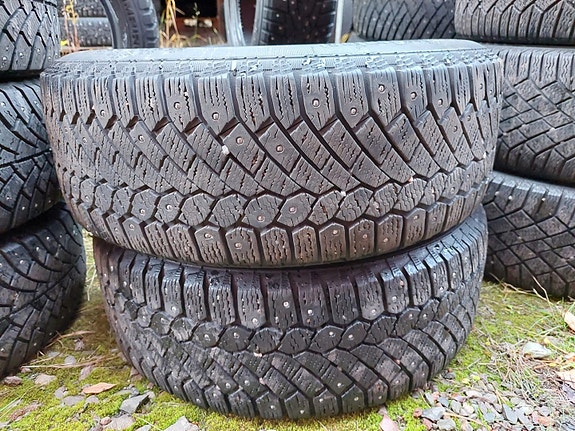 215/55R17 Continental nastarenkaat 2kpl