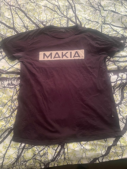 Makia paita L