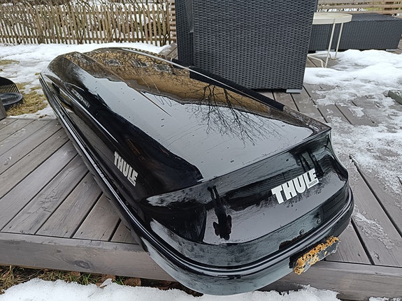 Vuokrataan Thule Pacific suksiboxi. 60€/vko.