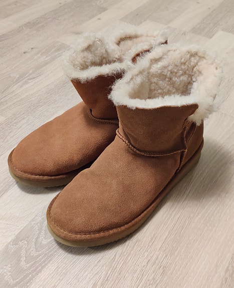 Ruskeat "uggit" koko 41