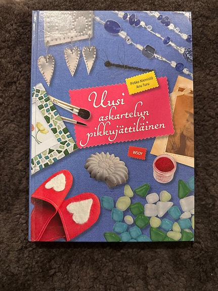 Uusi askartelun pikkujättiläinen, askartelukirja