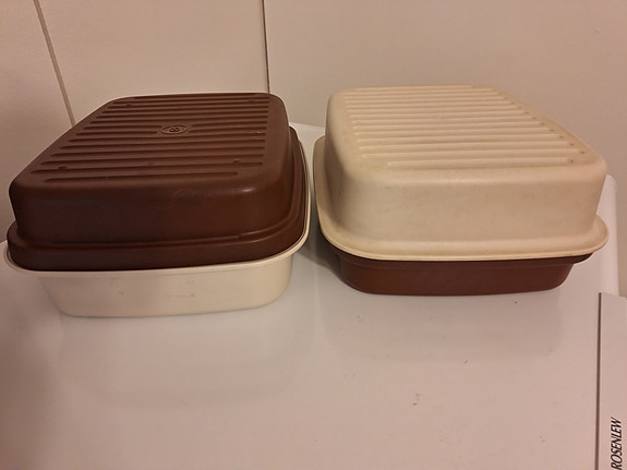 Tupperware leipälaatikko