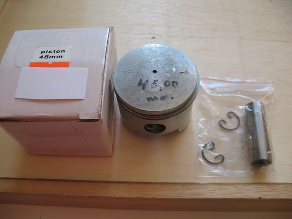 Mopon-Mäntä 45mm (2-t moottoriin) Mahle (uusi)