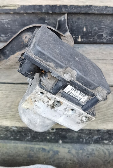 Nissan Primera p12 abs yksikkö