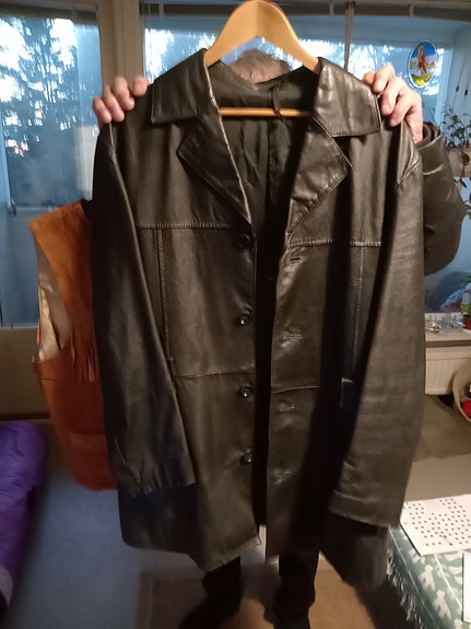 Vanha musta nahkatakki iso l/pieni xl