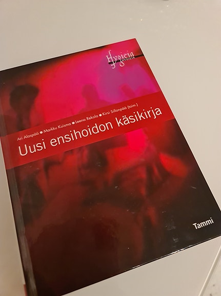 Uusi ensihoidon käsikirja