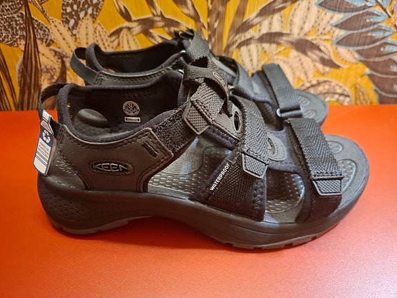 Keen Astoria sandaalit 37