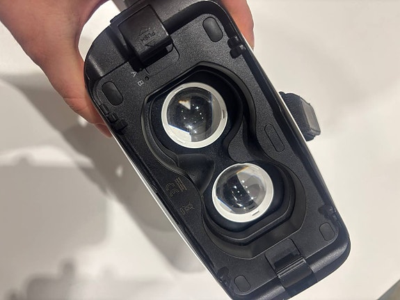 Samsung Gear VR - virtuaalilasit _ Samsung Gear VR - virtual glasses