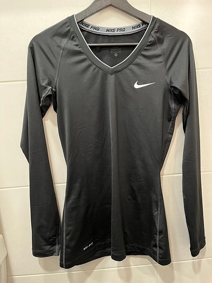 Nike tekninen paita