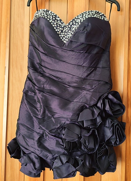 Violetti mekko