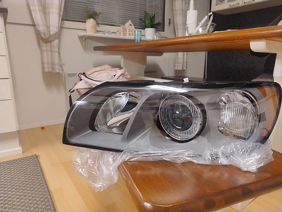 Volvo V50 Ajovaloumpio(Ei xenon)