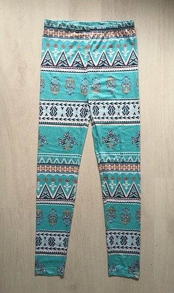 Uudet mintunvihreät kuviolliset legginssit
