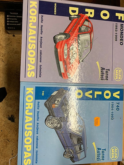 Autojen korjausoppaita (mm.Camaro, Volvo 850, Transit, Vento, Saab 900)