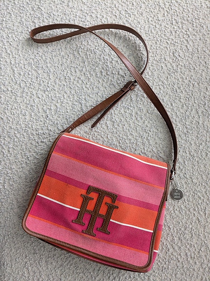 Tommy Hilfiger olkalaukku