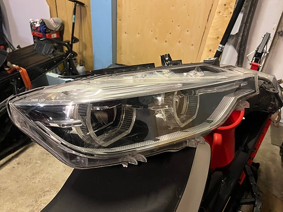 BMW f36 oikea led ajovalo