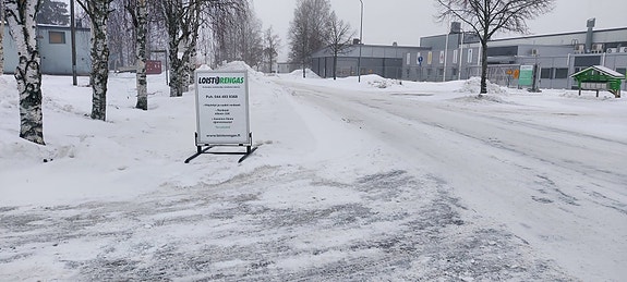 Käytettyjä talvi ja kesärenkaita: nastarenkaat - kitkarenkaat - kesärenkaat