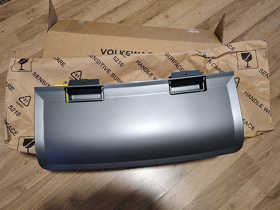 Audi q7 vetokoukun suojamuovi