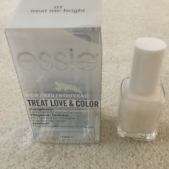 Essie kynsilakka Treat love & color