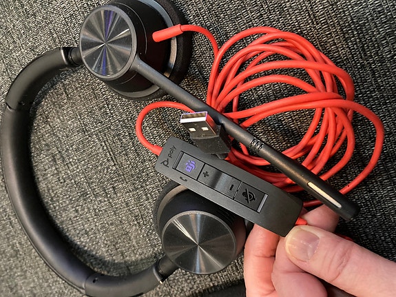 Plantronics kuulokkeet + pussi. Hki