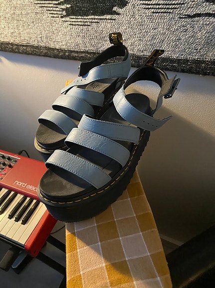 Dr. Martens Platform-sandaalit