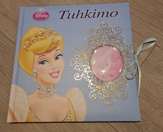 Tuhkimo Disney satukirja