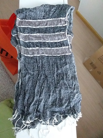 Harmaa huivi
