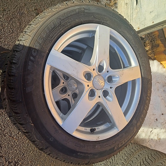 Michelin kitkarenkaat uudet 205/55r16 5x100 alumiinivanteilla