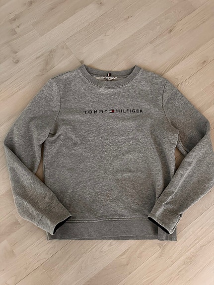 Tommy Hilfiger collegepaita XS