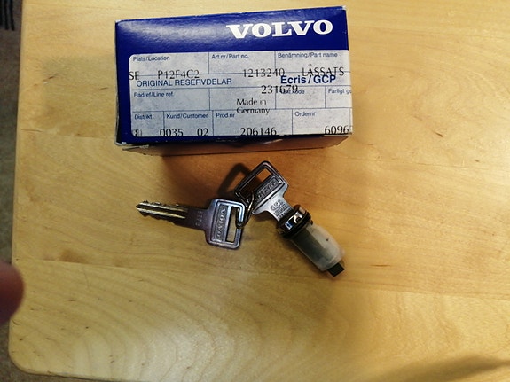 VOLVO 245 takaluukun lukko