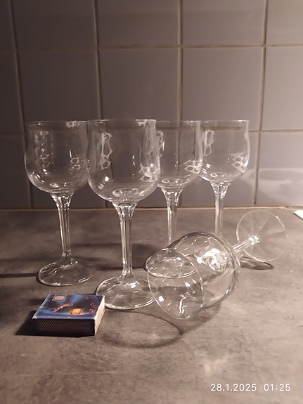 Myydään kristalli laseja