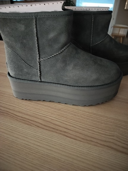 UGG Classic mini Platform talvikengät