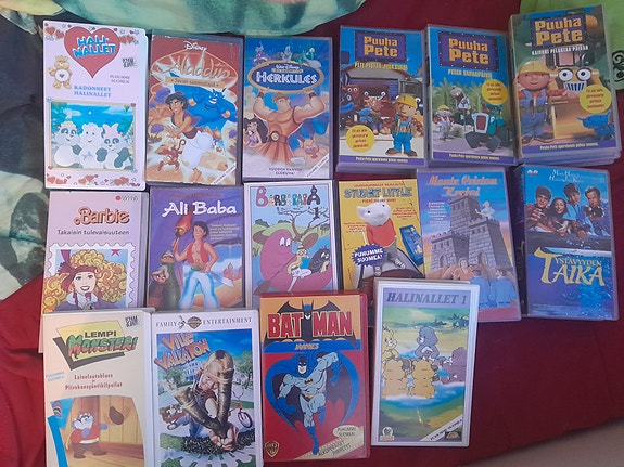Lasten VHS kasetteja