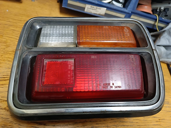 Datsun 100A/120A F II oikea takavalo