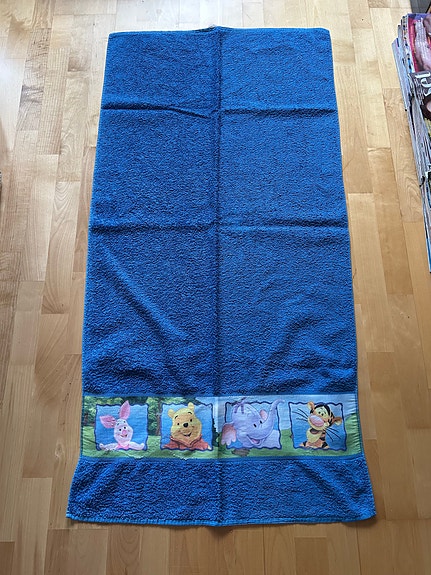Sininen Nalle Puh pyyhe ( 70 x 130 cm ) 90-luvulta