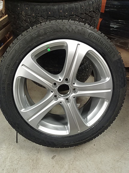 2kpl Uudet W213 18" alkuperäiset alut ja 245/45R18 Continental kitkat