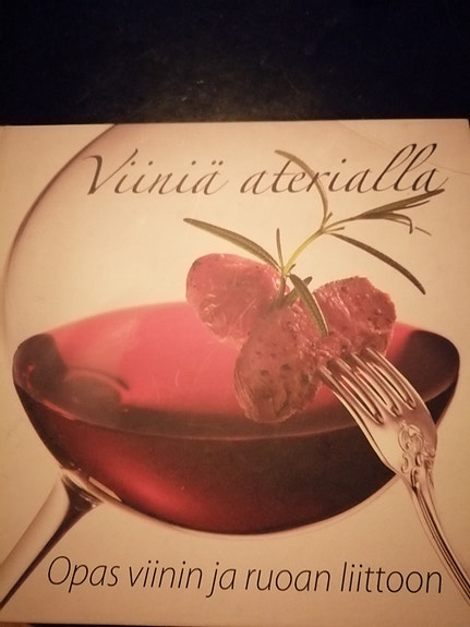 Viiniä aterialla