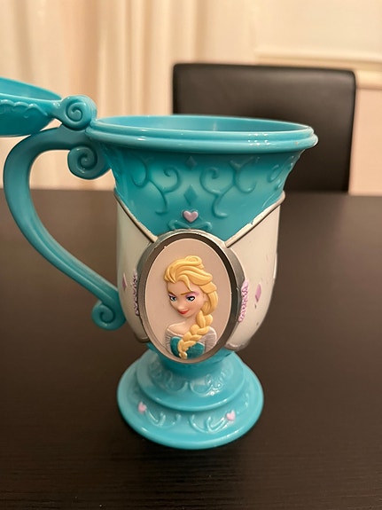 Ihanin Frozen muki Elsa ja Anna