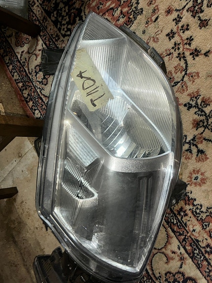 Nissan Tiida ajovaloumpio