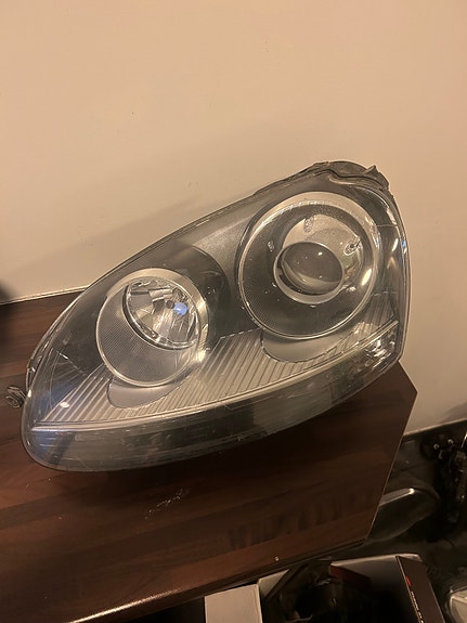 Volkswagen Golf V vasen xenonumpio