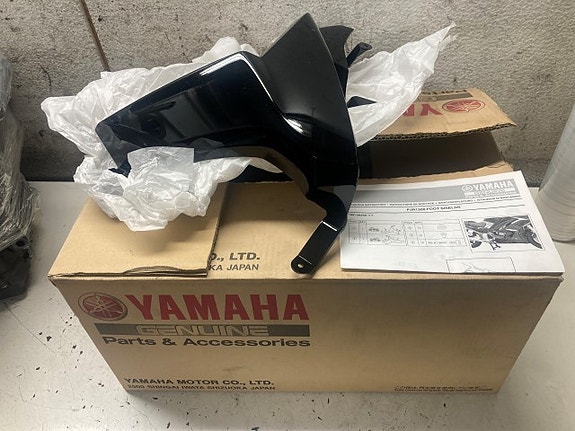 Yamaha FJR 1300 jalansuoja oikea uusi OEM osa