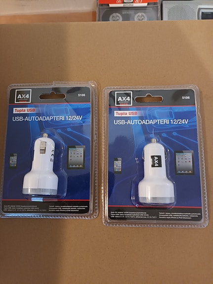 AX4 USB autoadapteri (3 kpl)